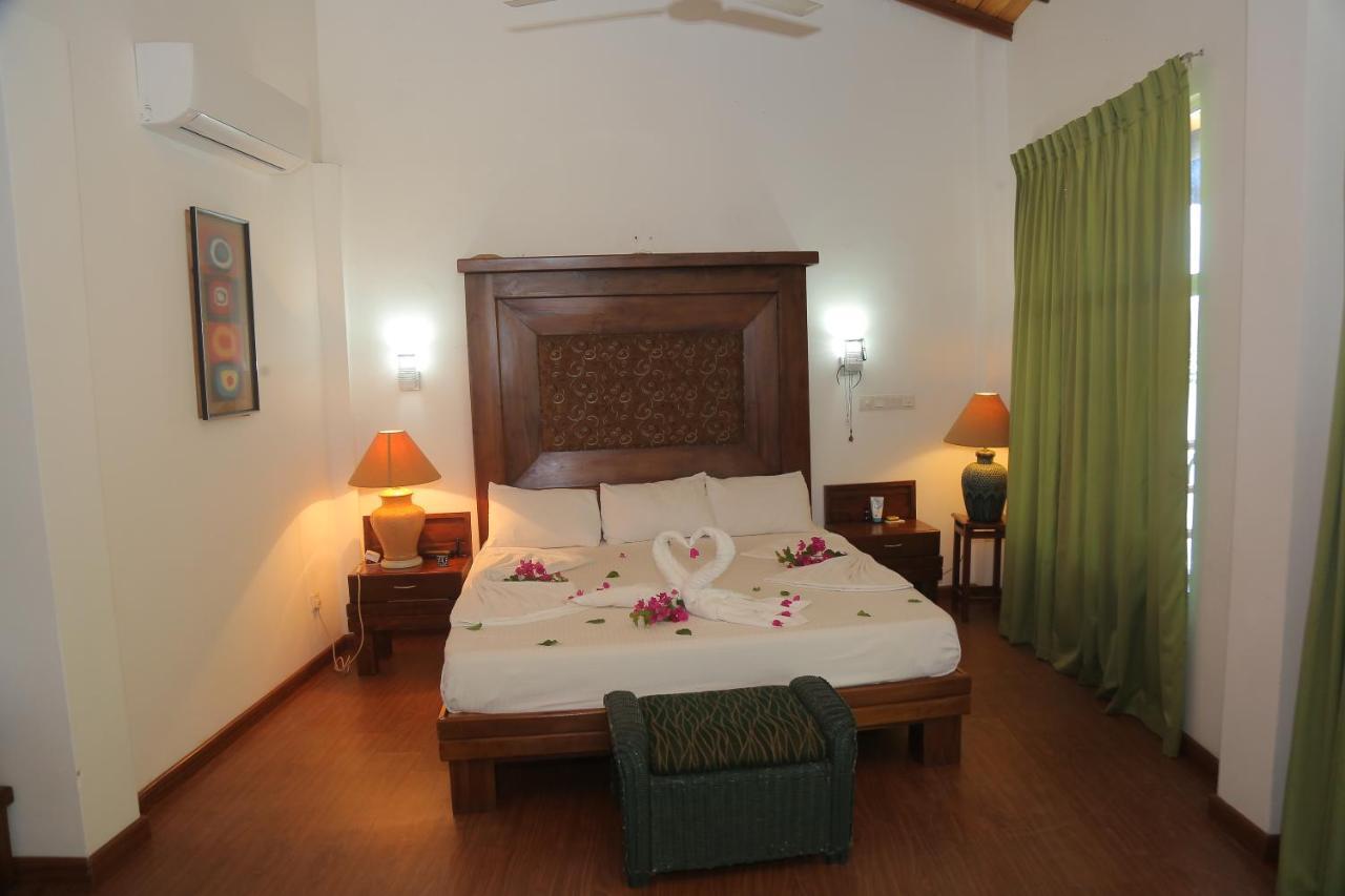 Laluna Ayurveda Resort Bentota Bagian luar foto