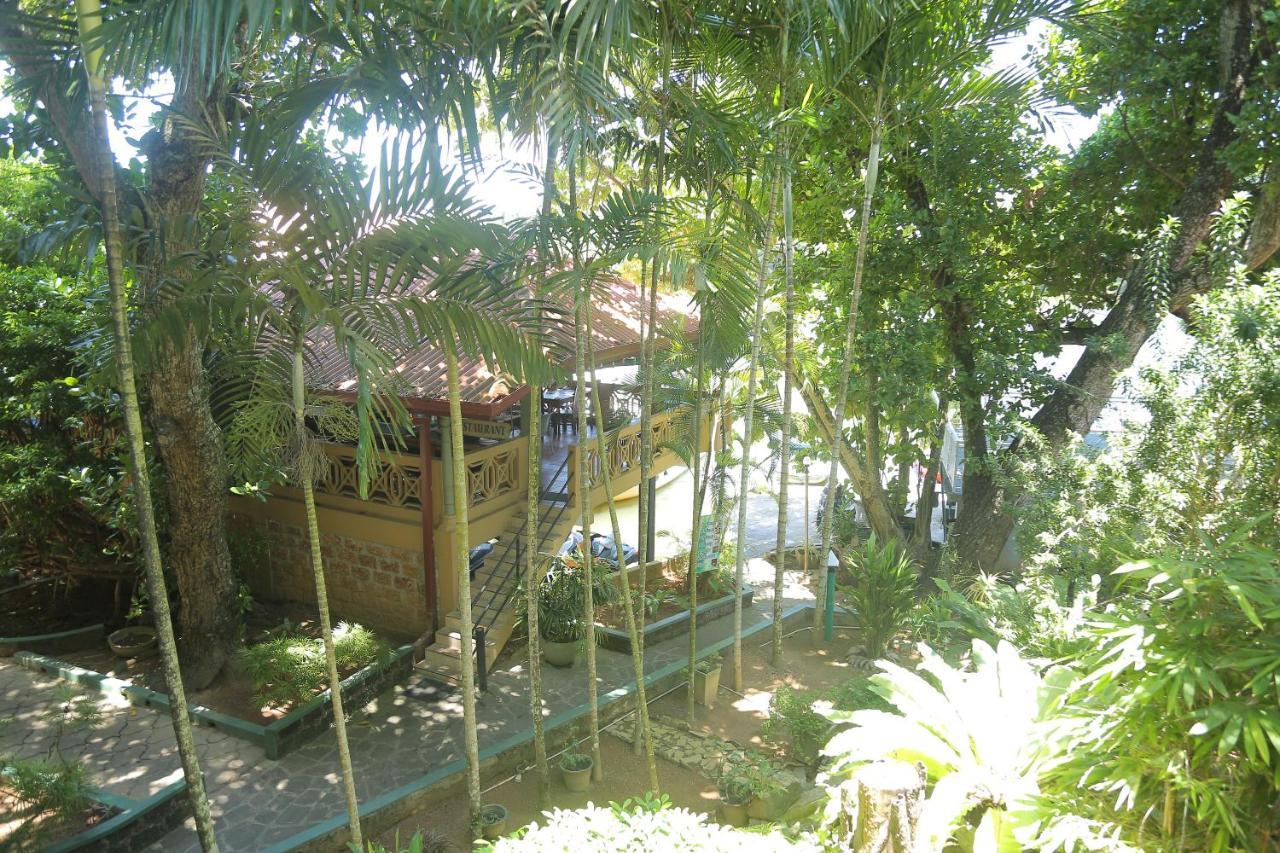 Laluna Ayurveda Resort Bentota Bagian luar foto