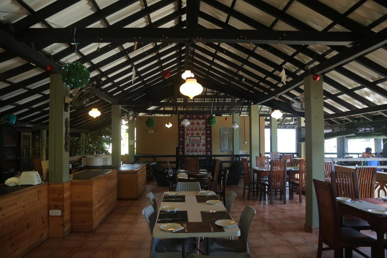 Laluna Ayurveda Resort Bentota Bagian luar foto