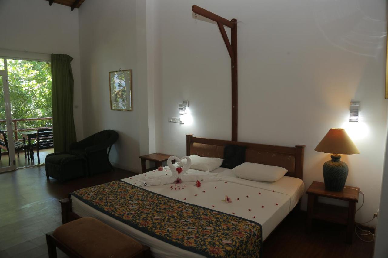 Laluna Ayurveda Resort Bentota Bagian luar foto