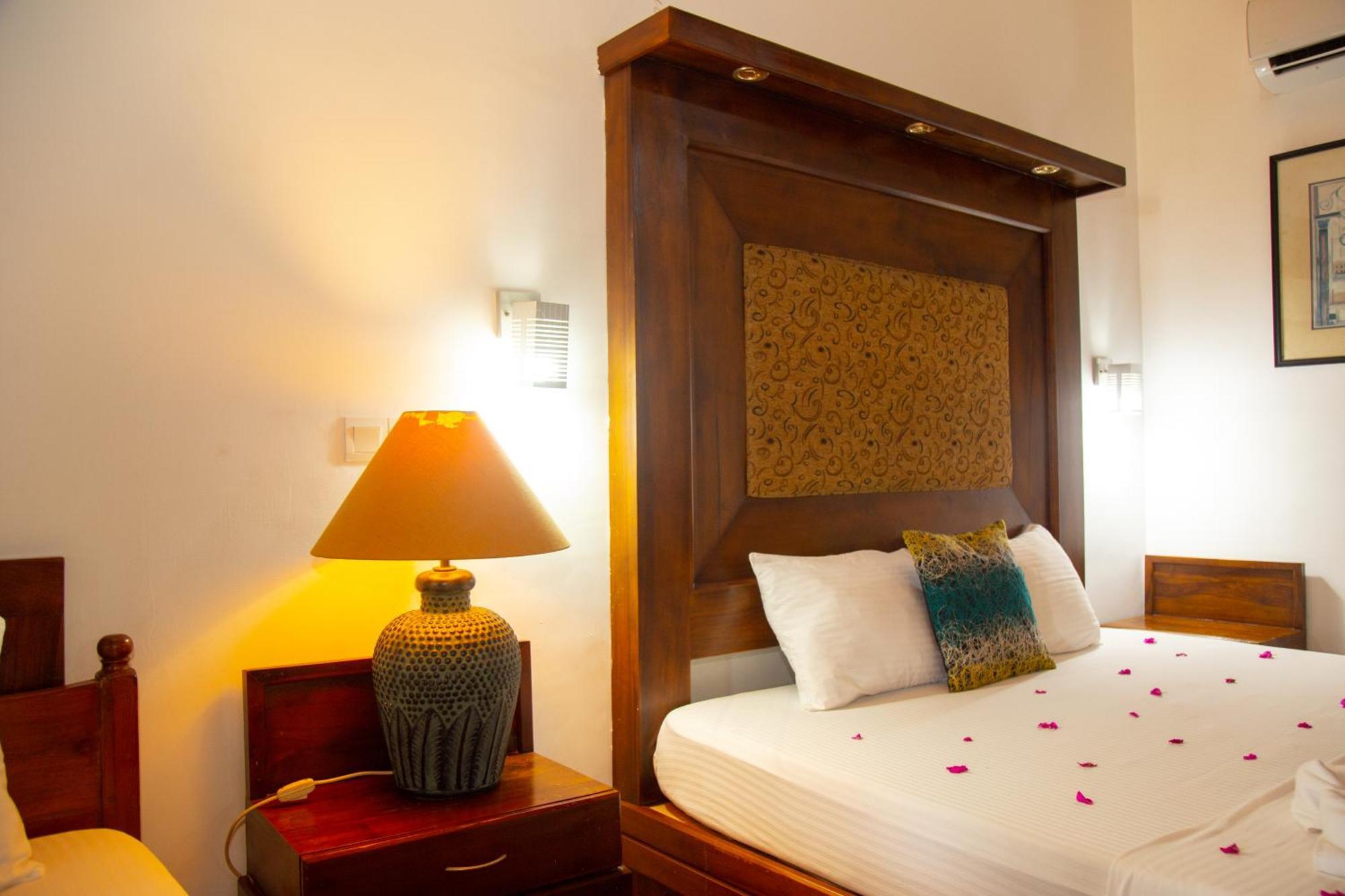 Laluna Ayurveda Resort Bentota Bagian luar foto