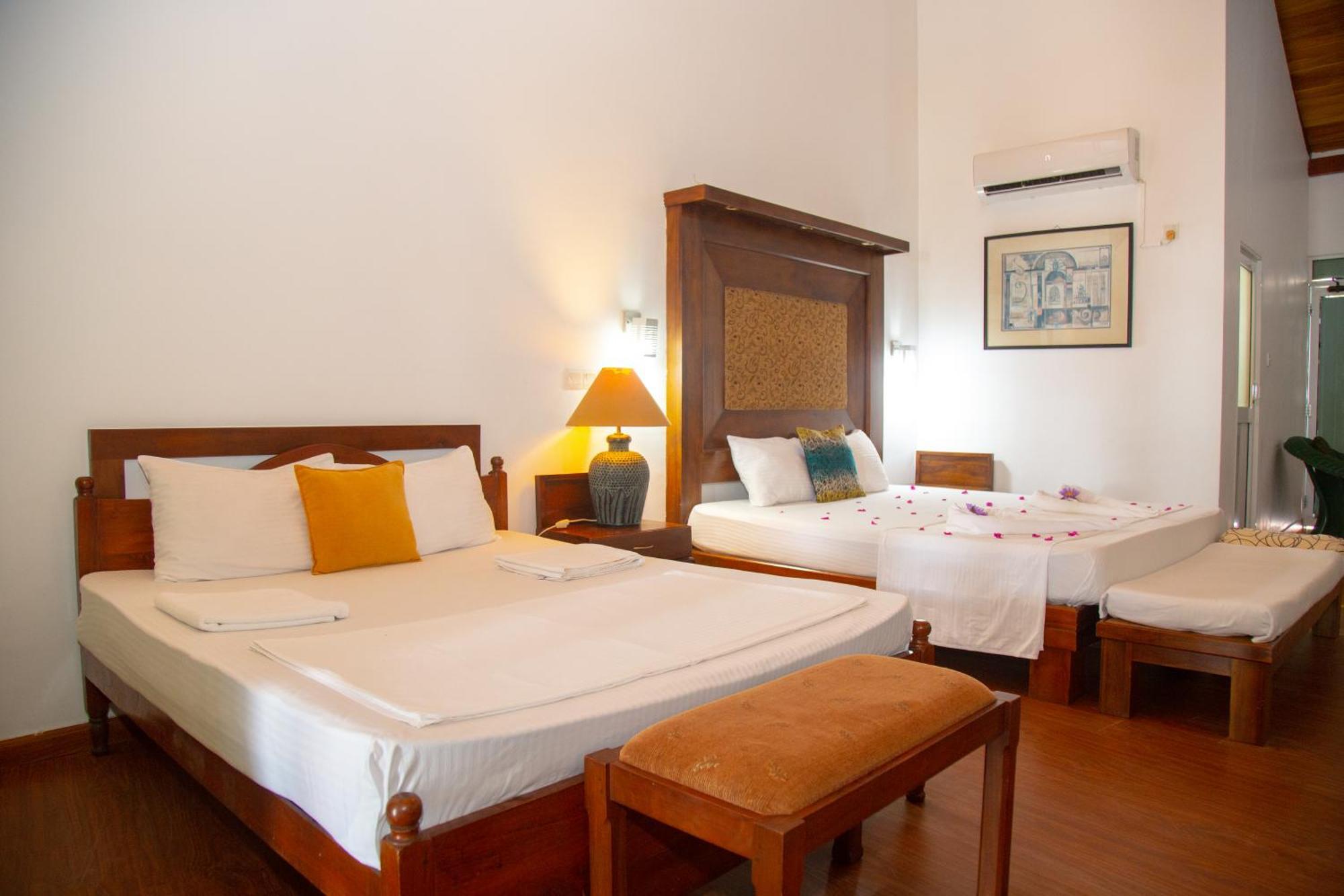 Laluna Ayurveda Resort Bentota Bagian luar foto