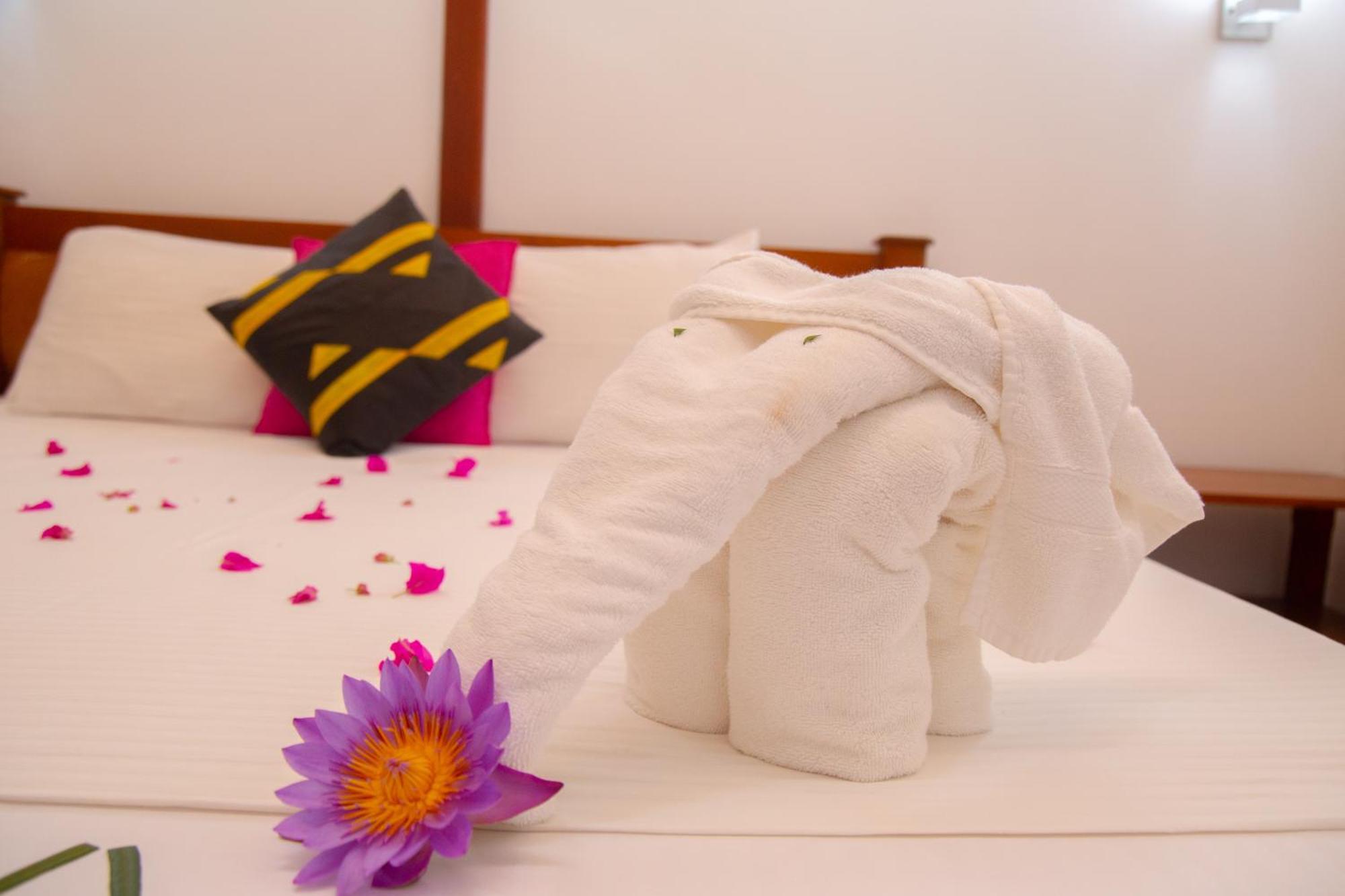 Laluna Ayurveda Resort Bentota Bagian luar foto