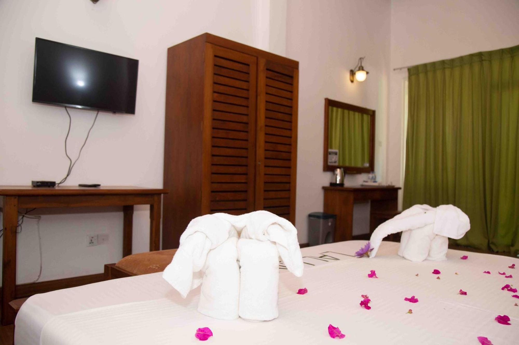 Laluna Ayurveda Resort Bentota Bagian luar foto