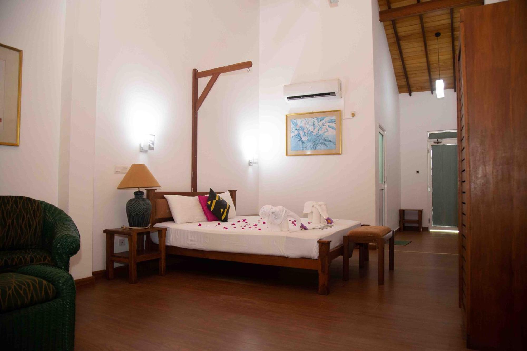 Laluna Ayurveda Resort Bentota Bagian luar foto