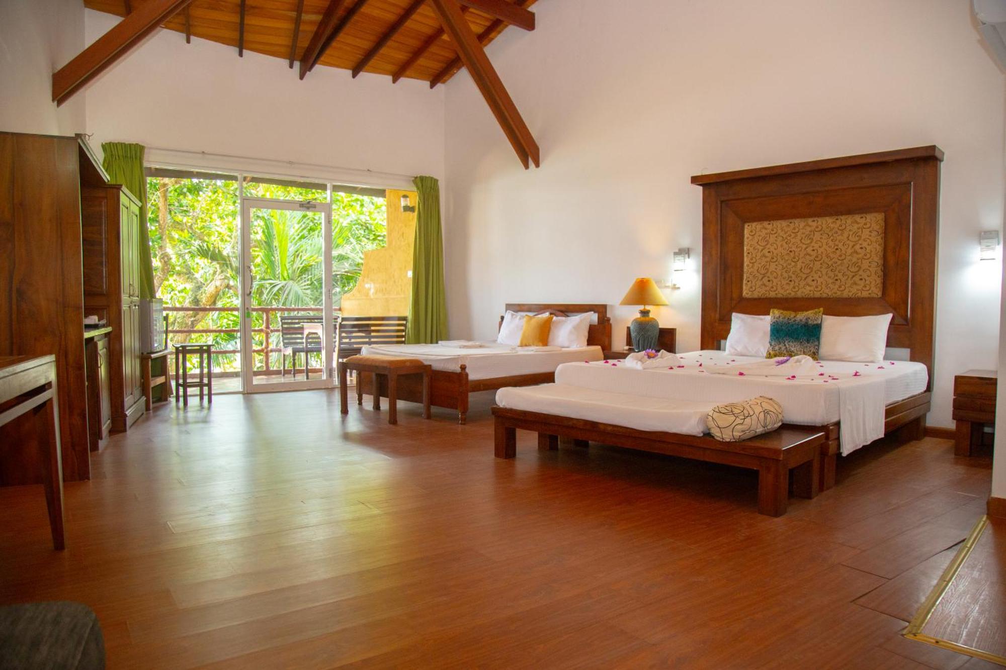 Laluna Ayurveda Resort Bentota Bagian luar foto